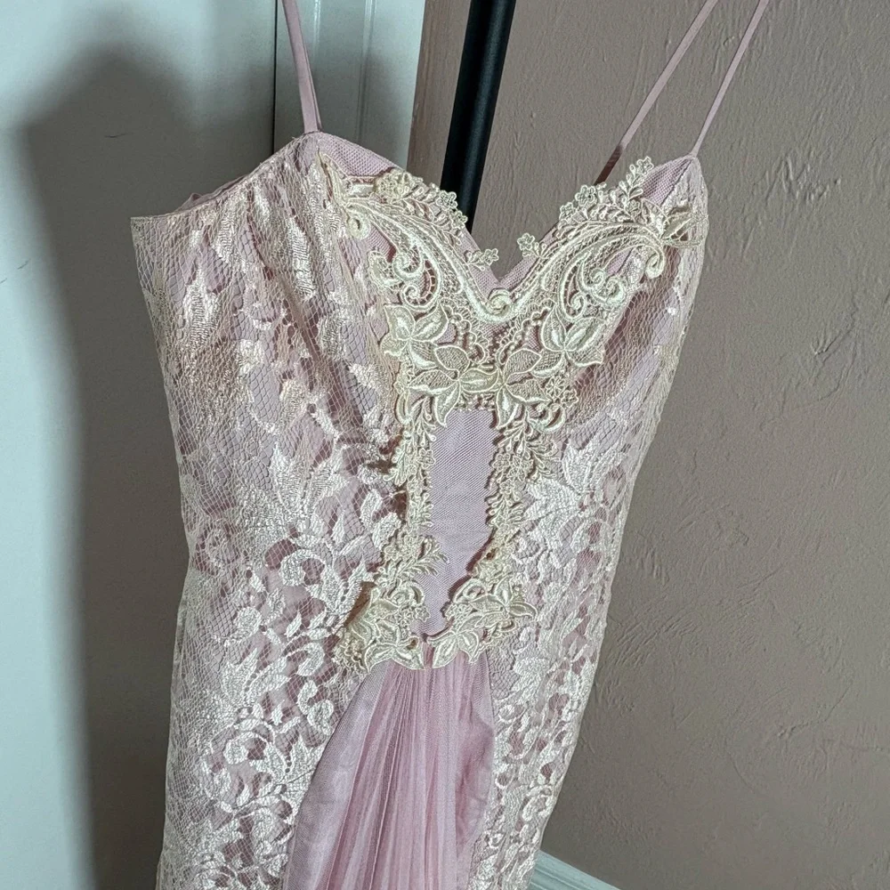 newleaf by samir  nice beautiful pink dress 

Size 7/8

Really good condition - Picture 4 of 8